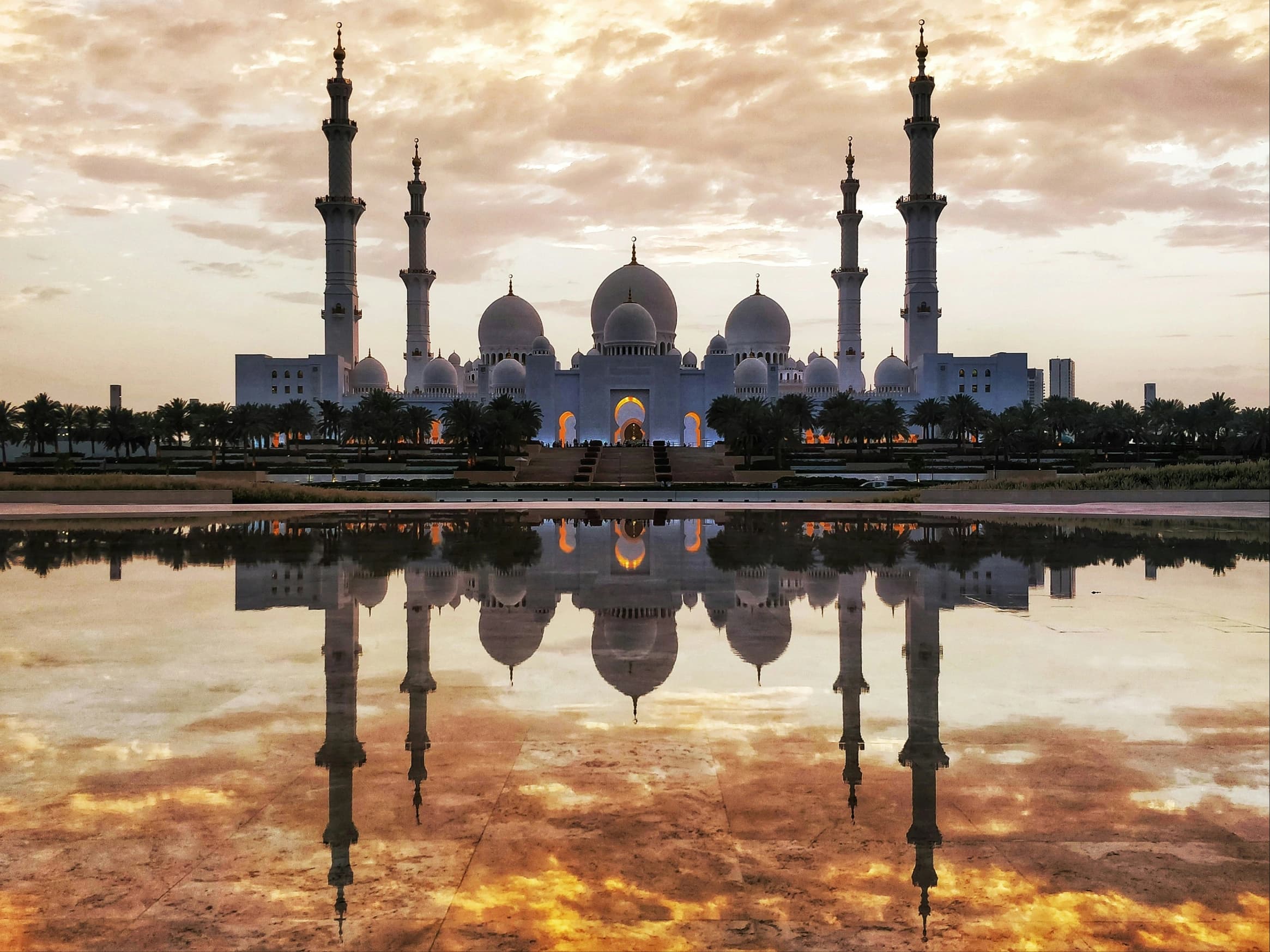 Abu Dhabi travel destination in UAE featuring cultural heritage, grand architecture, pristine beaches, and premium mice facilities in the uae capital.