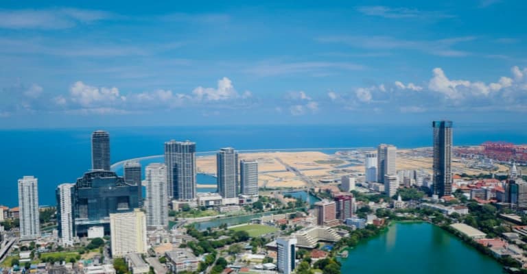 Sri Lanka coastal landscape showing tropical weather and seasonal travel conditions