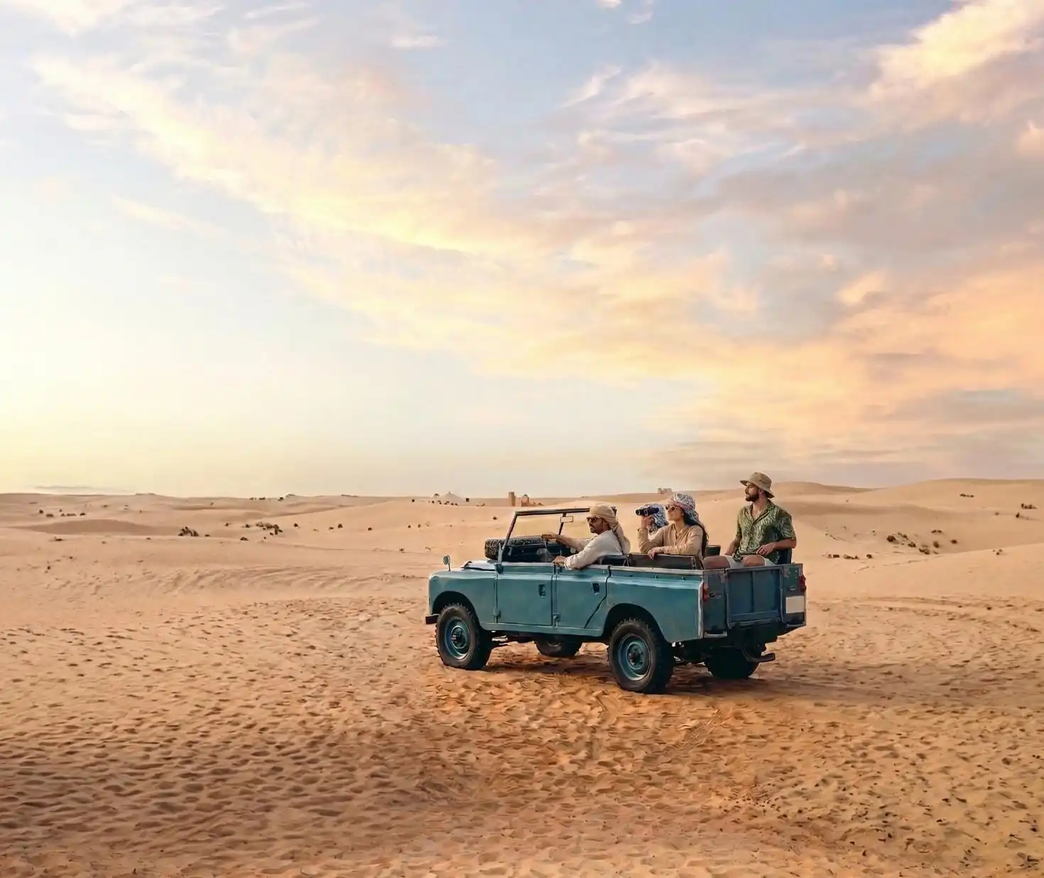 Luxury desert safari with private 4x4 vehicle in Dubai desert