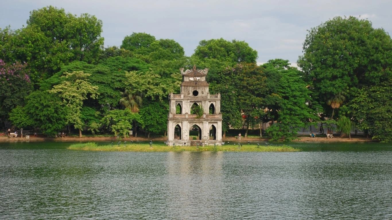 Northern Vietnam landscapes featuring Sapa mountains, Fansipan views, and Halong Bay cruises