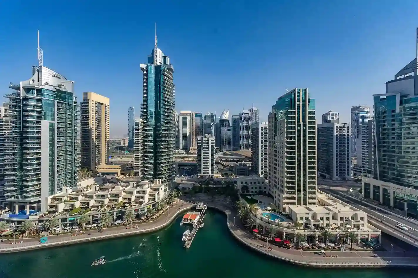 UAE travel trends 2026 featuring Dubai skyline, luxury tourism and modern attractions